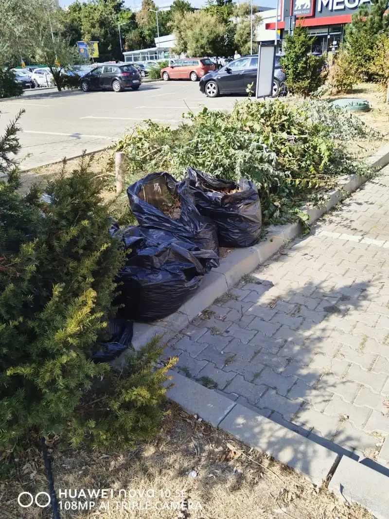 Spațiu comercial gol și curat după evacuarea materialelor în Sector 1